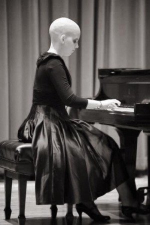 Hannah Lee at piano